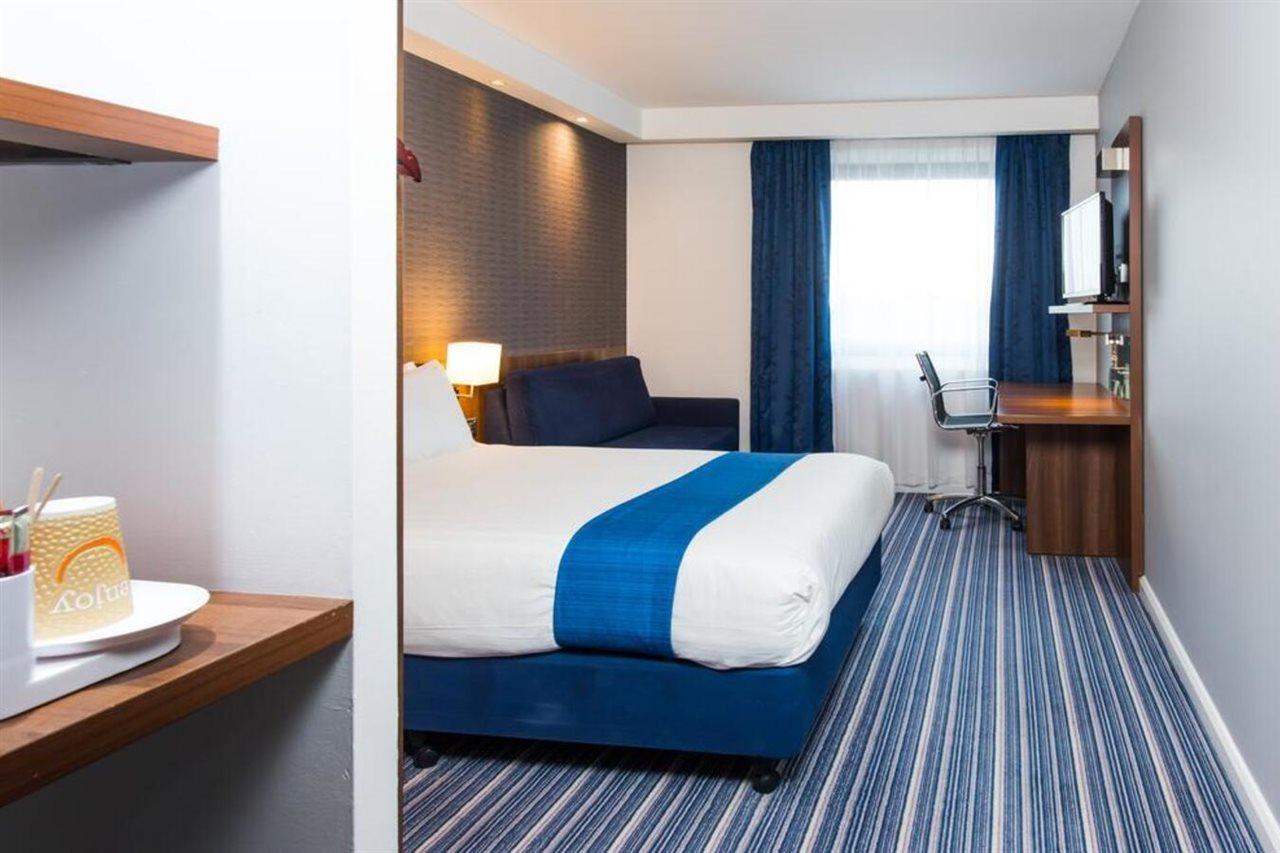 Holiday Inn Express Tamworth By Ihg Exteriör bild