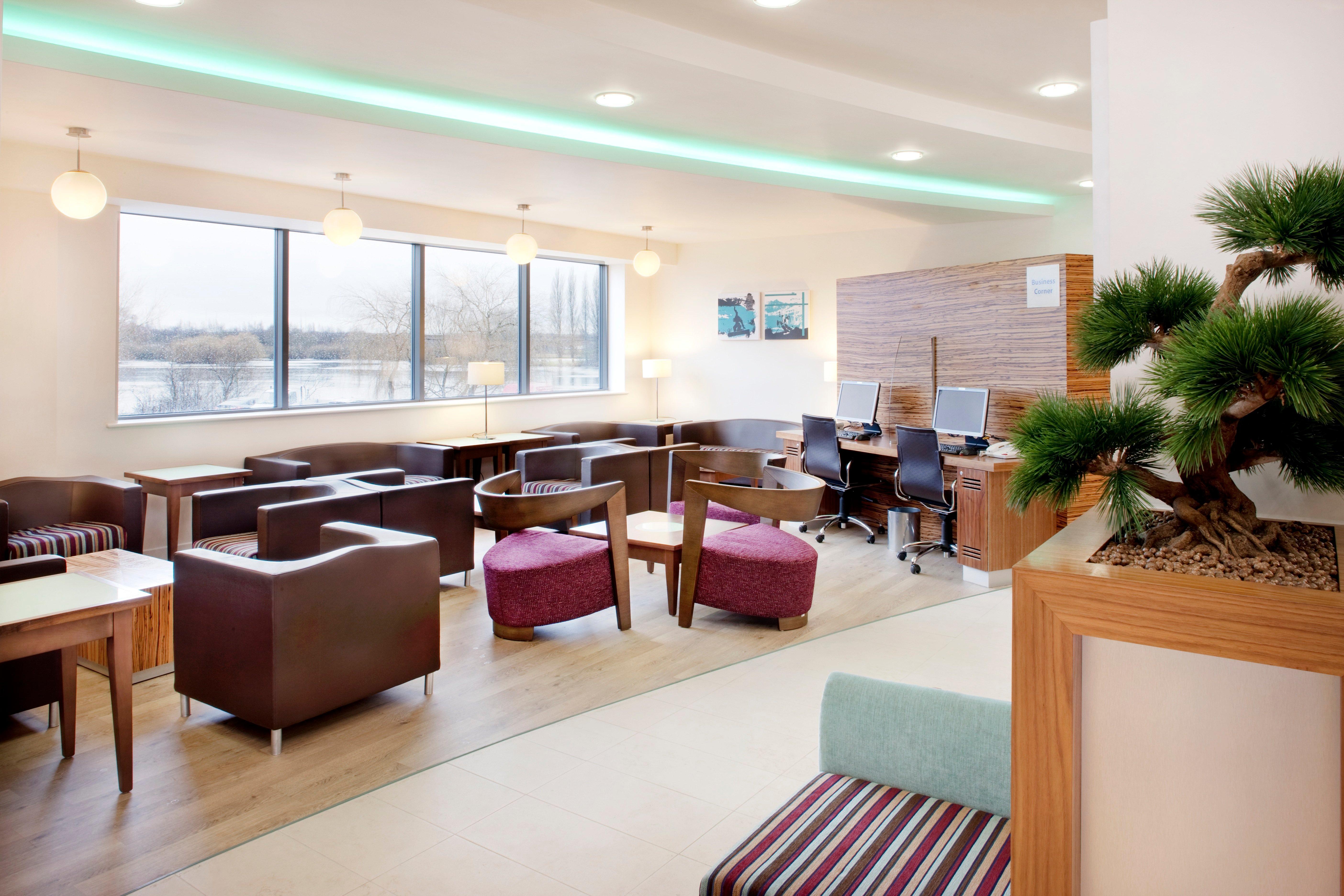 Holiday Inn Express Tamworth By Ihg Exteriör bild
