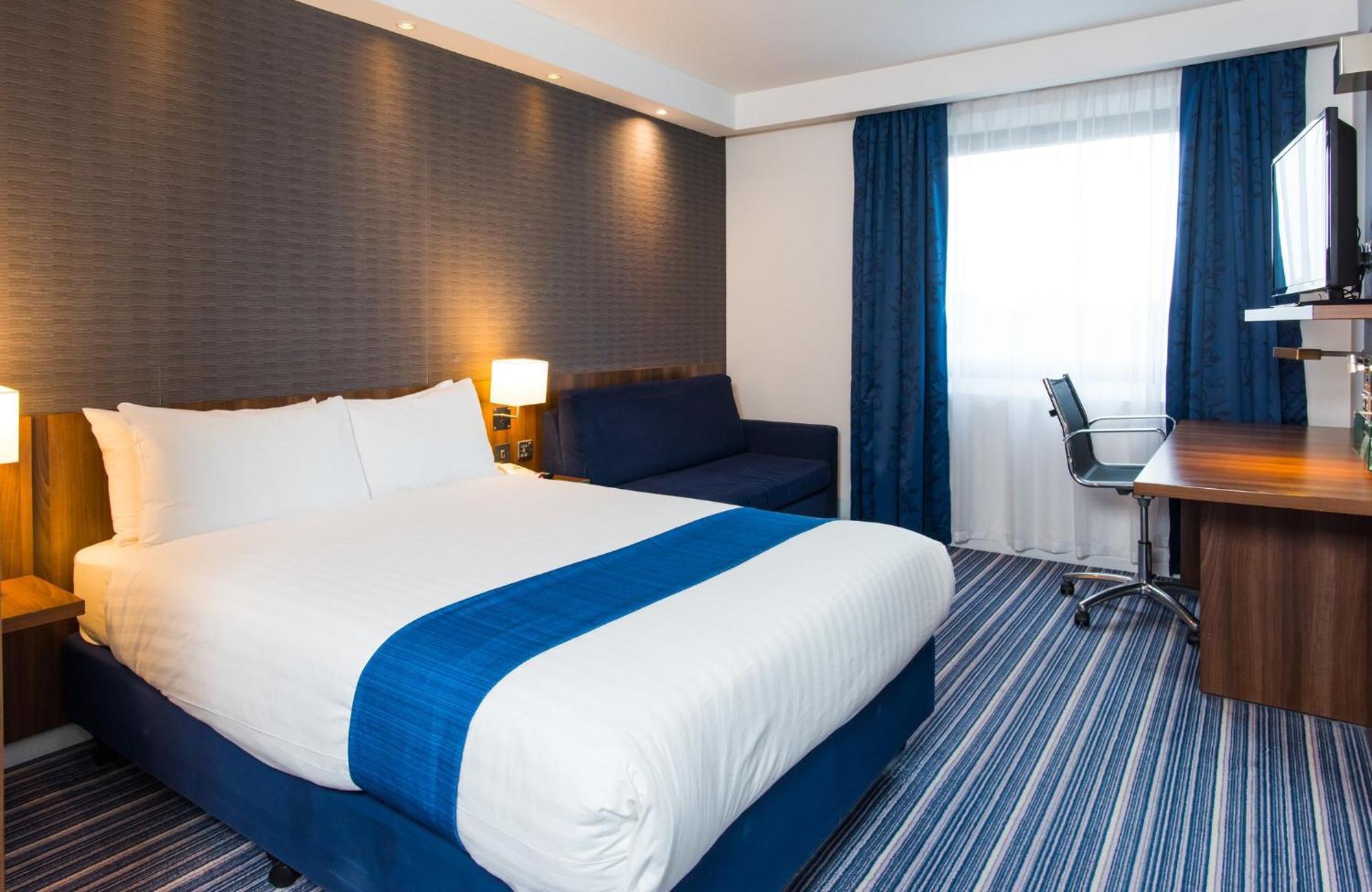 Holiday Inn Express Tamworth By Ihg Exteriör bild