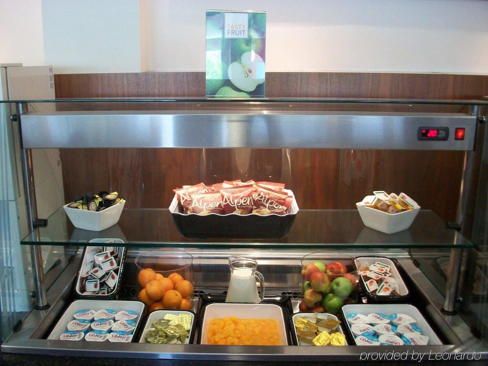 Holiday Inn Express Tamworth By Ihg Exteriör bild